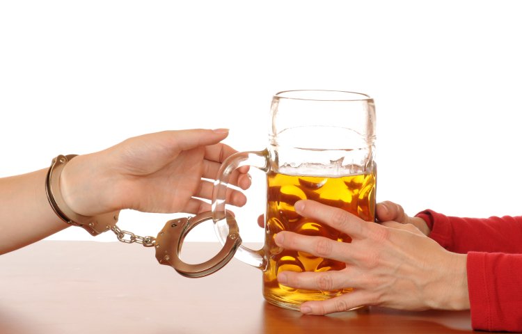 Пивной алкоголизм: симптомы и признаки